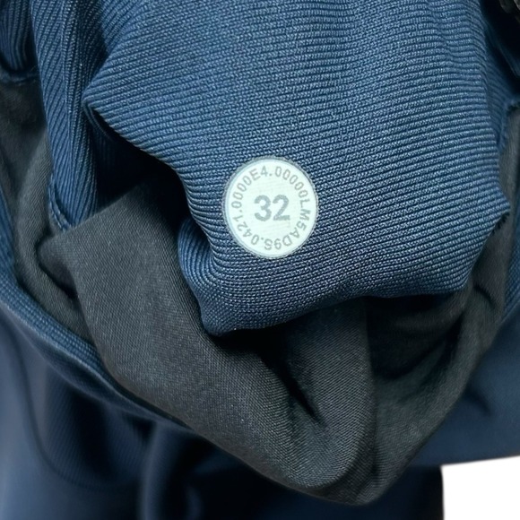 Lululemon Size 32 ABC Slim-Fit 5 Pocket Pant 32" L Warpstreme Iron Blue Navy - Picture 10 of 10